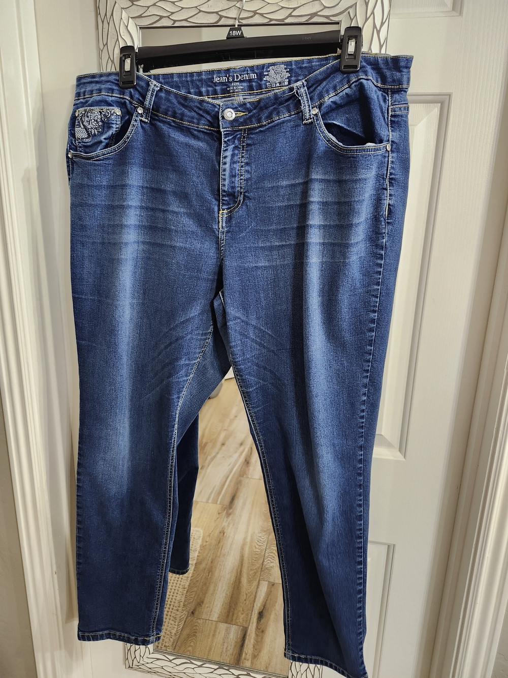 Straight Leg Women's Jeans in Medium Blue Wash